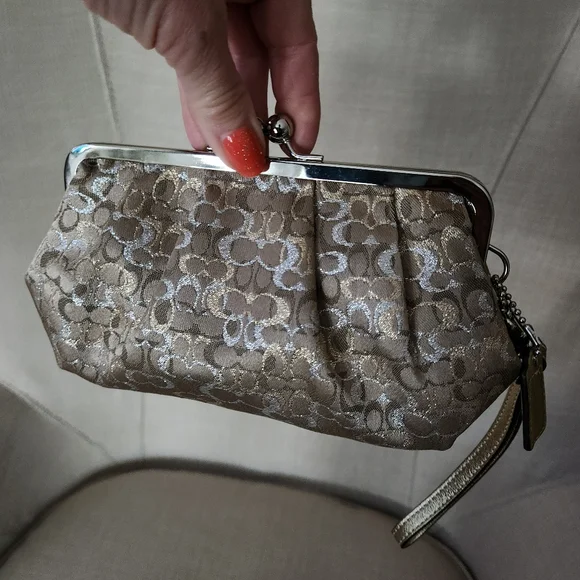 NWOT Coach Gold & Silver Optic Signature Metallic Kisslock Clutch Wristlet - Picture 2 of 15